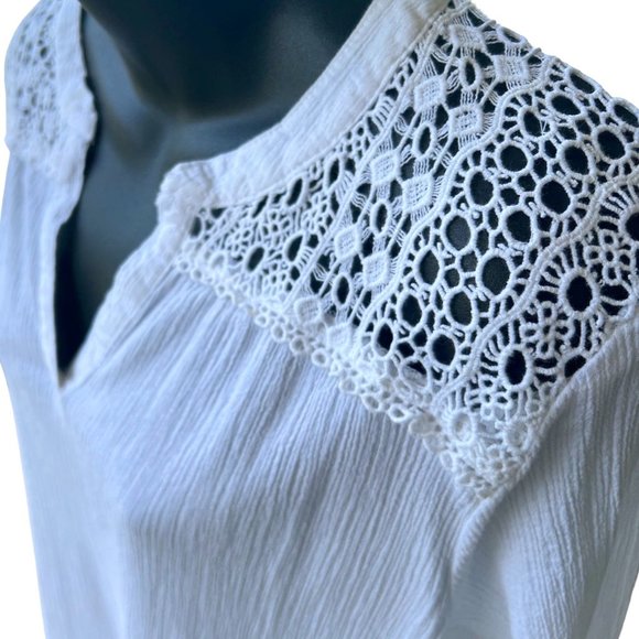 🌸4/$30🌸 Longsleeve Tunic with Eyelet Detailing - Picture 1 of 8